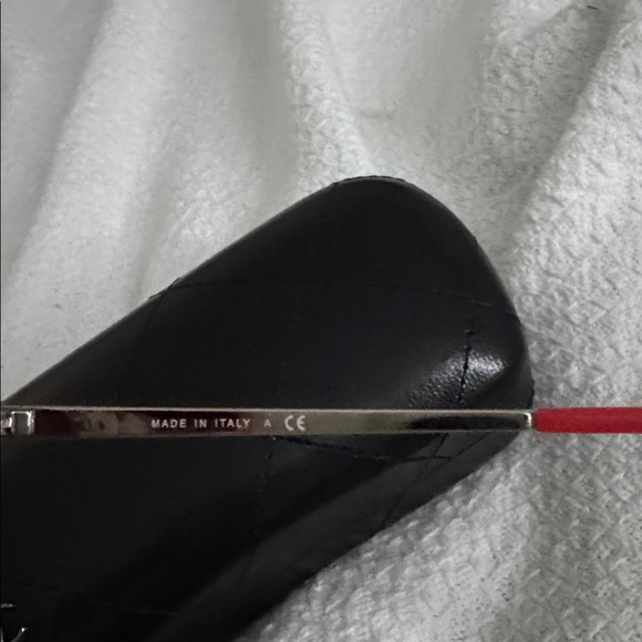CHANEL Red Sunglasses - Picture 6 of 10